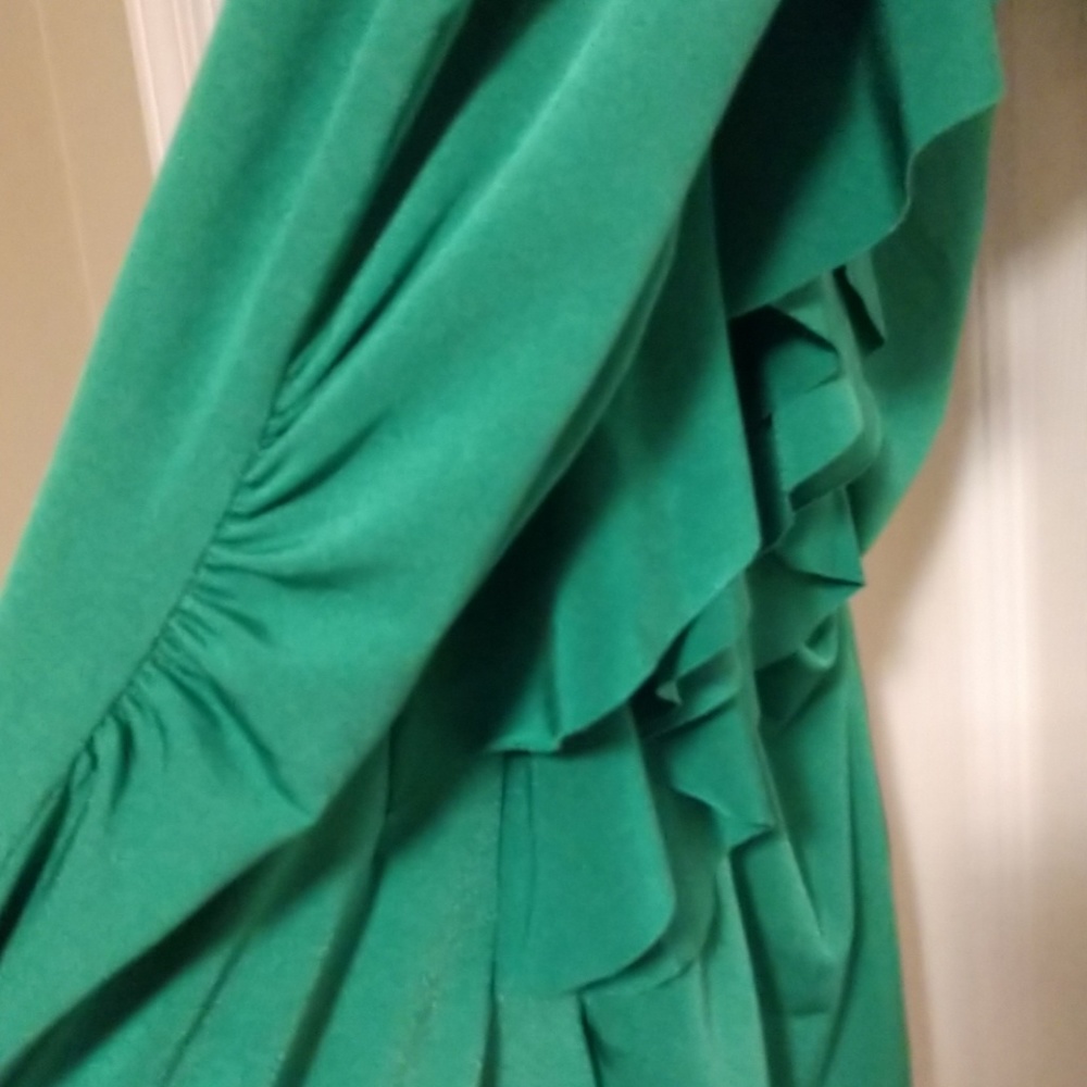 Body Central silky flowing sleeveless top - Picture 6 of 6